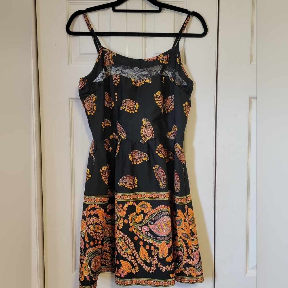 American Rag Black/Orange Paisley dress *POCKETS!*